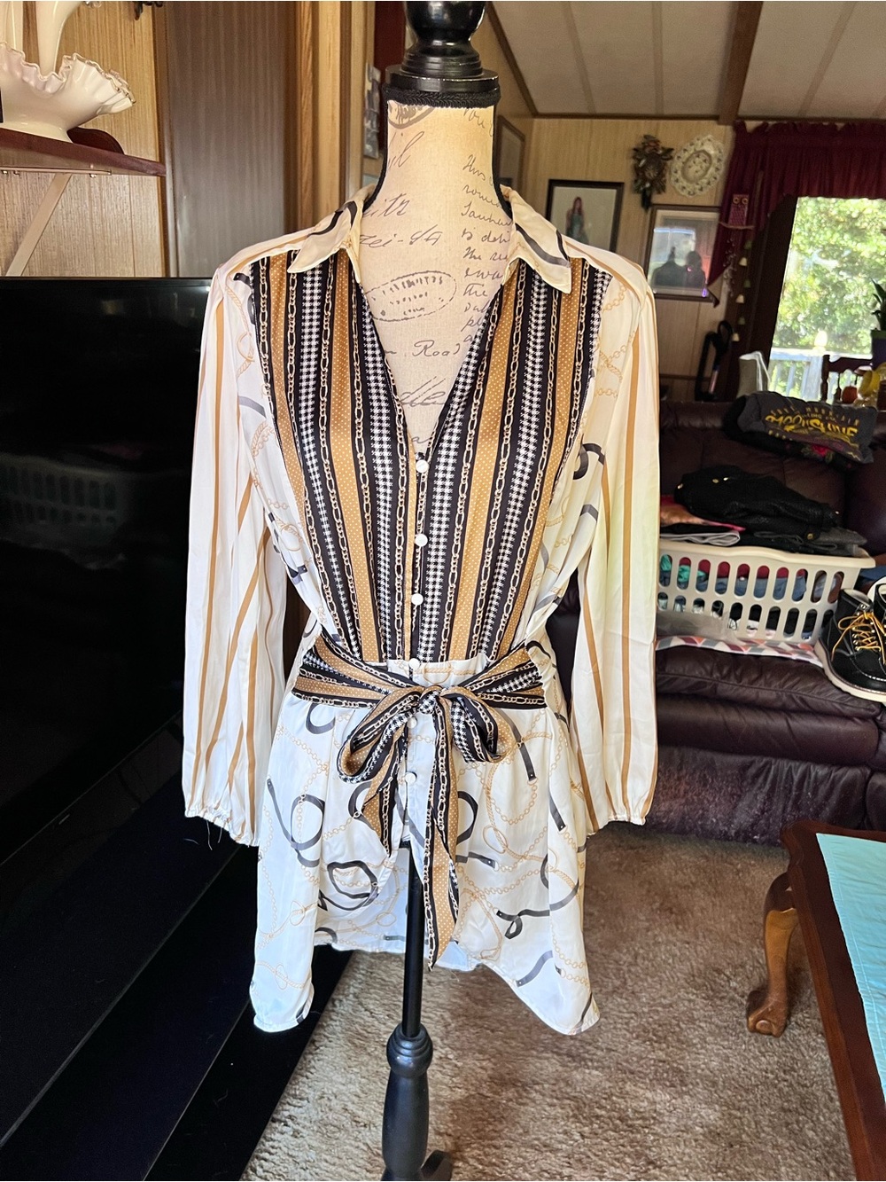 Cato high-low blouse gold, black, and white chain and houndstooth print.